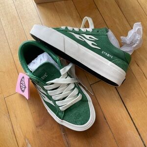 Straye Logan Forest Flame NWT